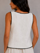 Blusa unicolor con bordados y lazos en frente
