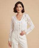 Blusa de torchon con lazos en frente