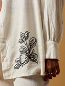 Camisa manga larga con diseño bordado