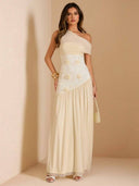 Vestido elegante de mujer con escote asimetrico