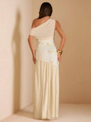 Vestido elegante de mujer con escote asimetrico