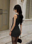 Vestido elegante corto con cintura fruncida con estampado de lunares
