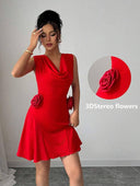 Vestido unicolor con cuello bobo y diseño de flor en 3D