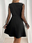 Vestido corto con mangas de malla