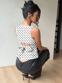 Blusa de lunares casual sin manga con lazo y espalda descubierta