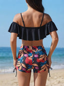 Conjunto tankini tropical y top con hombros descubiertos y pantalones cortos talle alto