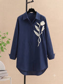 Camisa manga larga unicolor con flor curvy