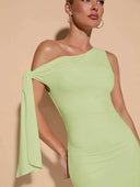Vestido elegante con abertura y hombros asimetrico - ArmasStyle